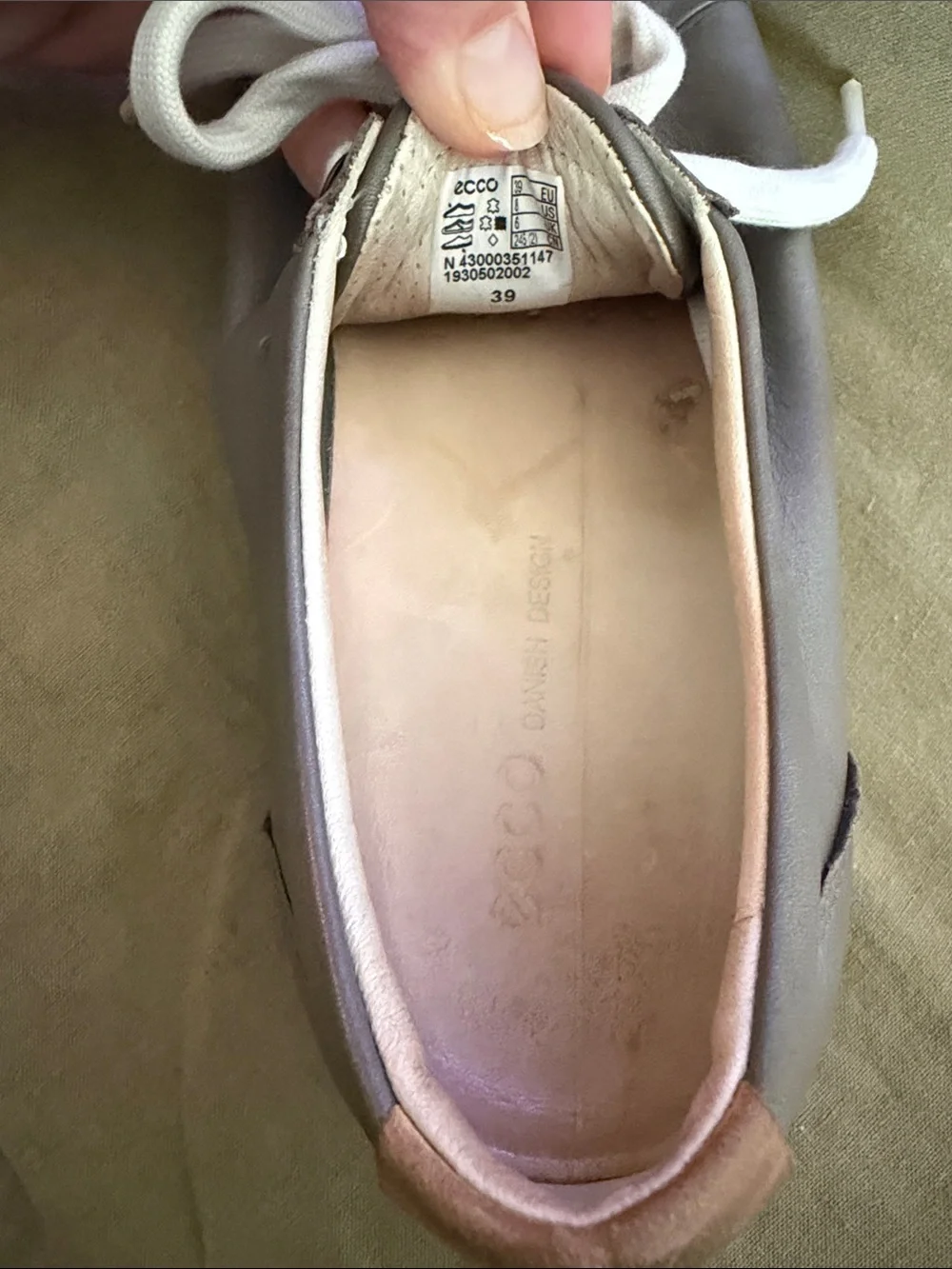 Ecco Grey/Silver Leather Low-Top Sneakers with White Laces and Soles